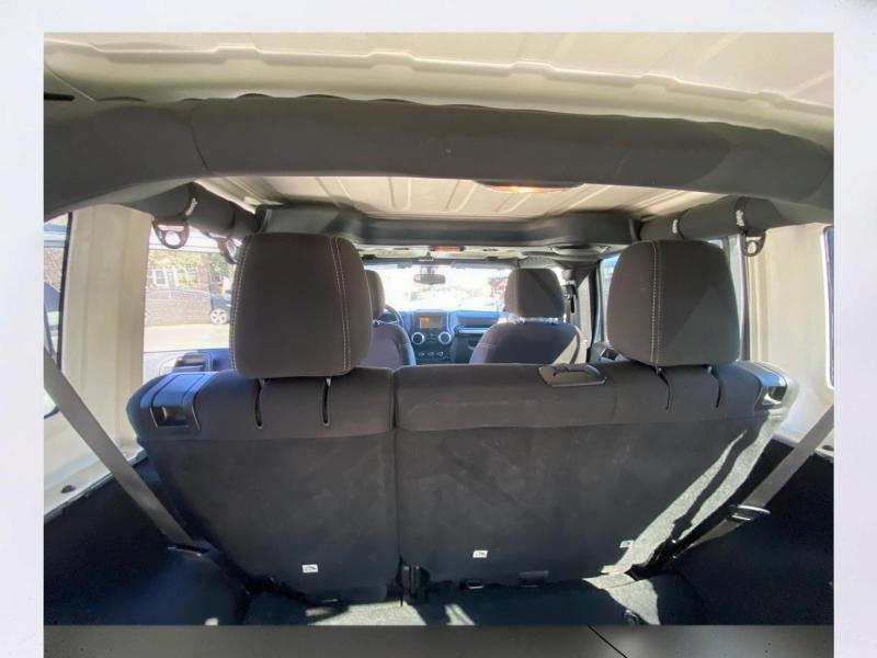 Jeep Wrangler Unlimited Sahara 4WD 2013