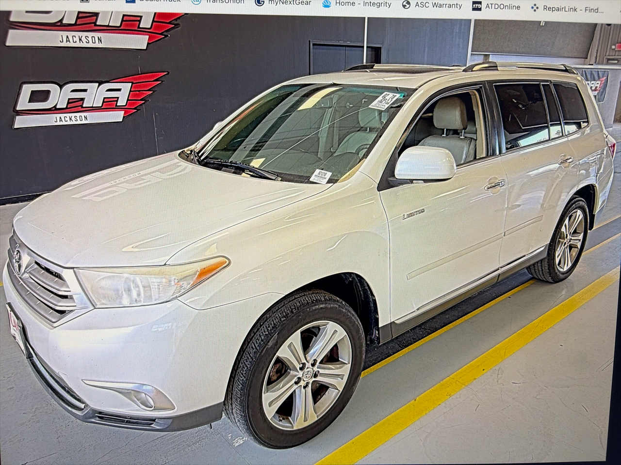 Toyota Highlander Limited 2WD 2011