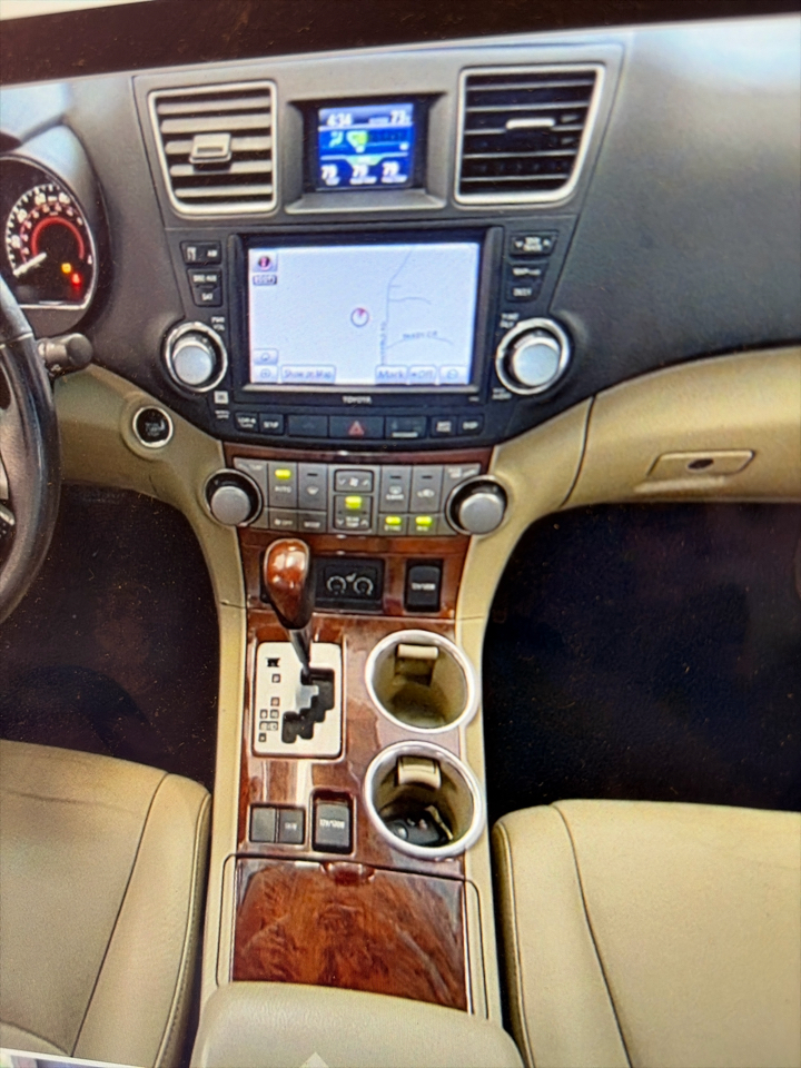 Toyota Highlander Limited 2WD 2011