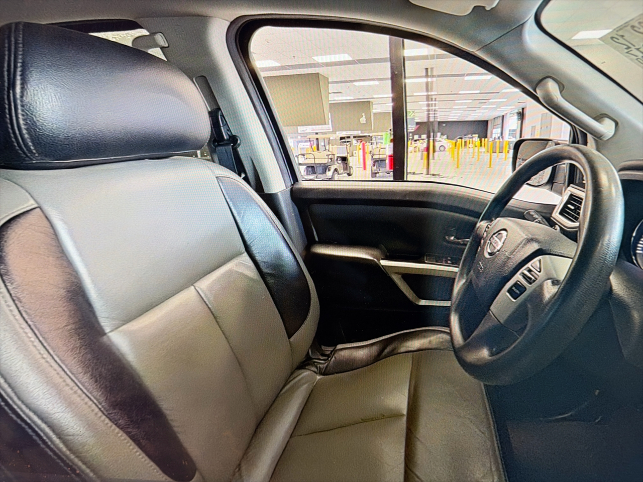 Nissan Titan SV Crew Cab 2WD 2017