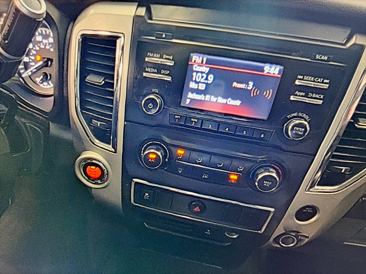 Nissan Titan SV Crew Cab 2WD 2017