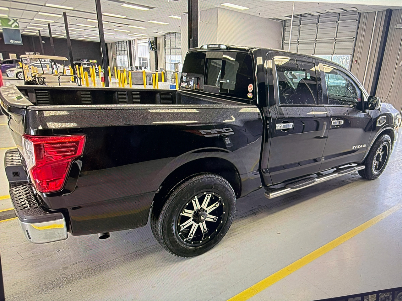 Nissan Titan SV Crew Cab 2WD 2017