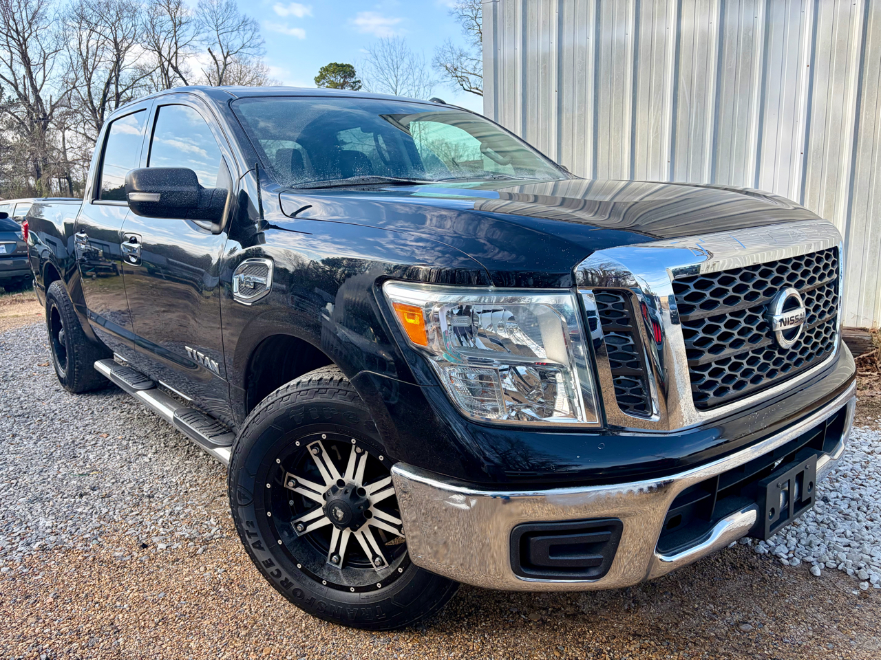 Nissan Titan SV Crew Cab 2WD 2017