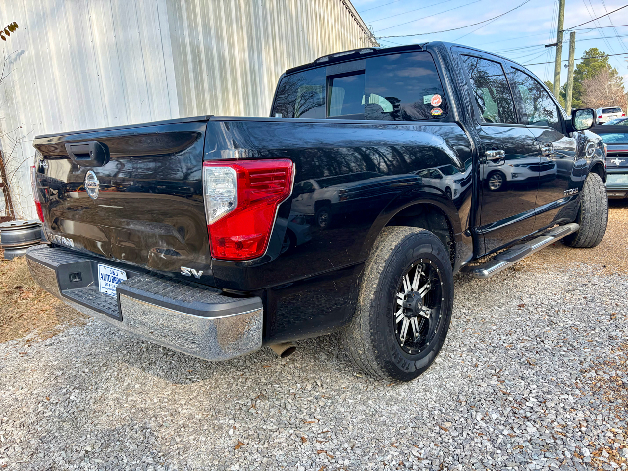 Nissan Titan SV Crew Cab 2WD 2017
