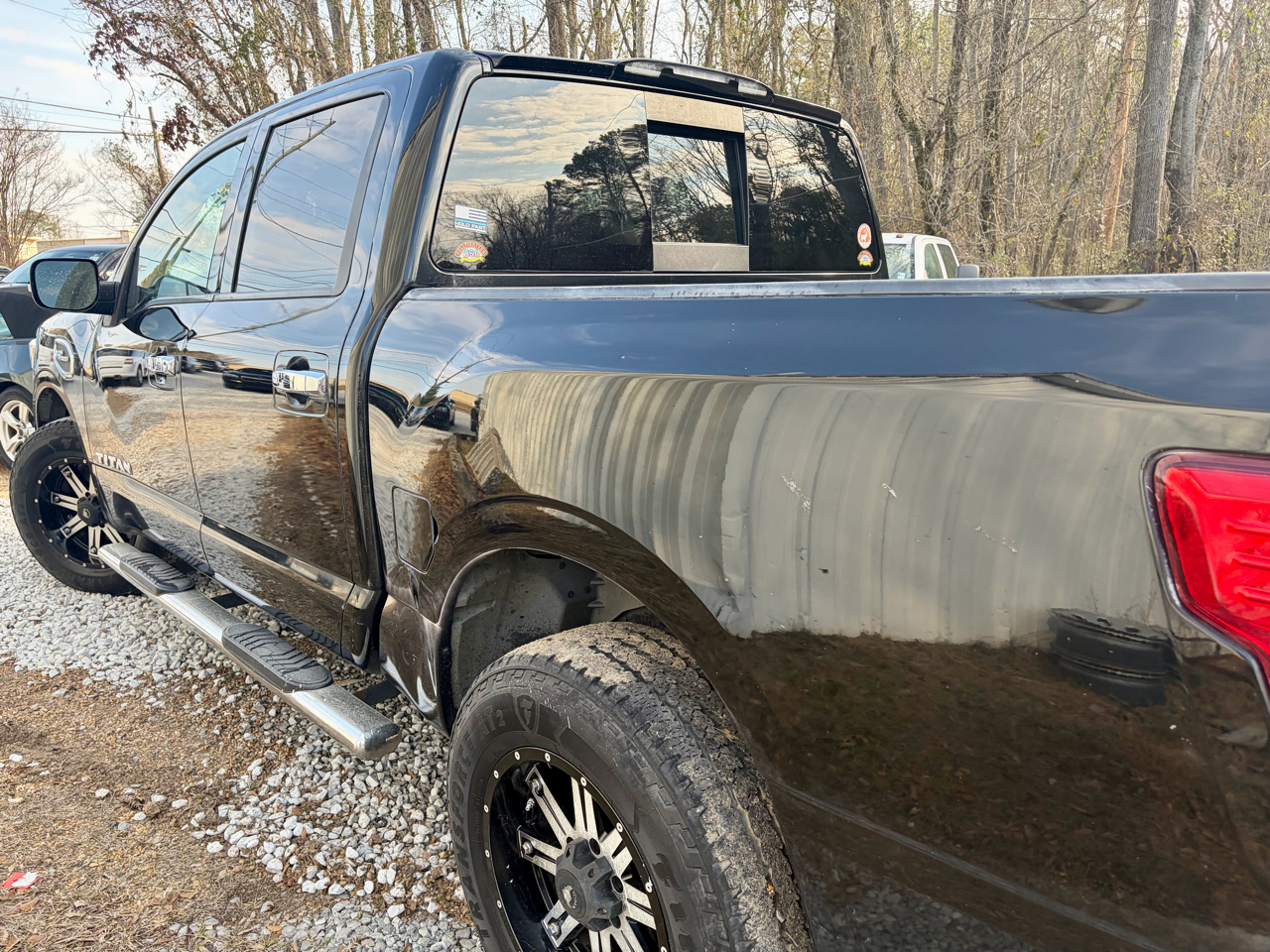 Nissan Titan SV Crew Cab 2WD 2017