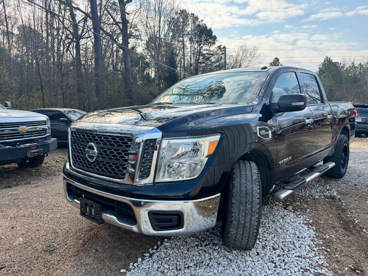 Nissan Titan SV Crew Cab 2WD 2017