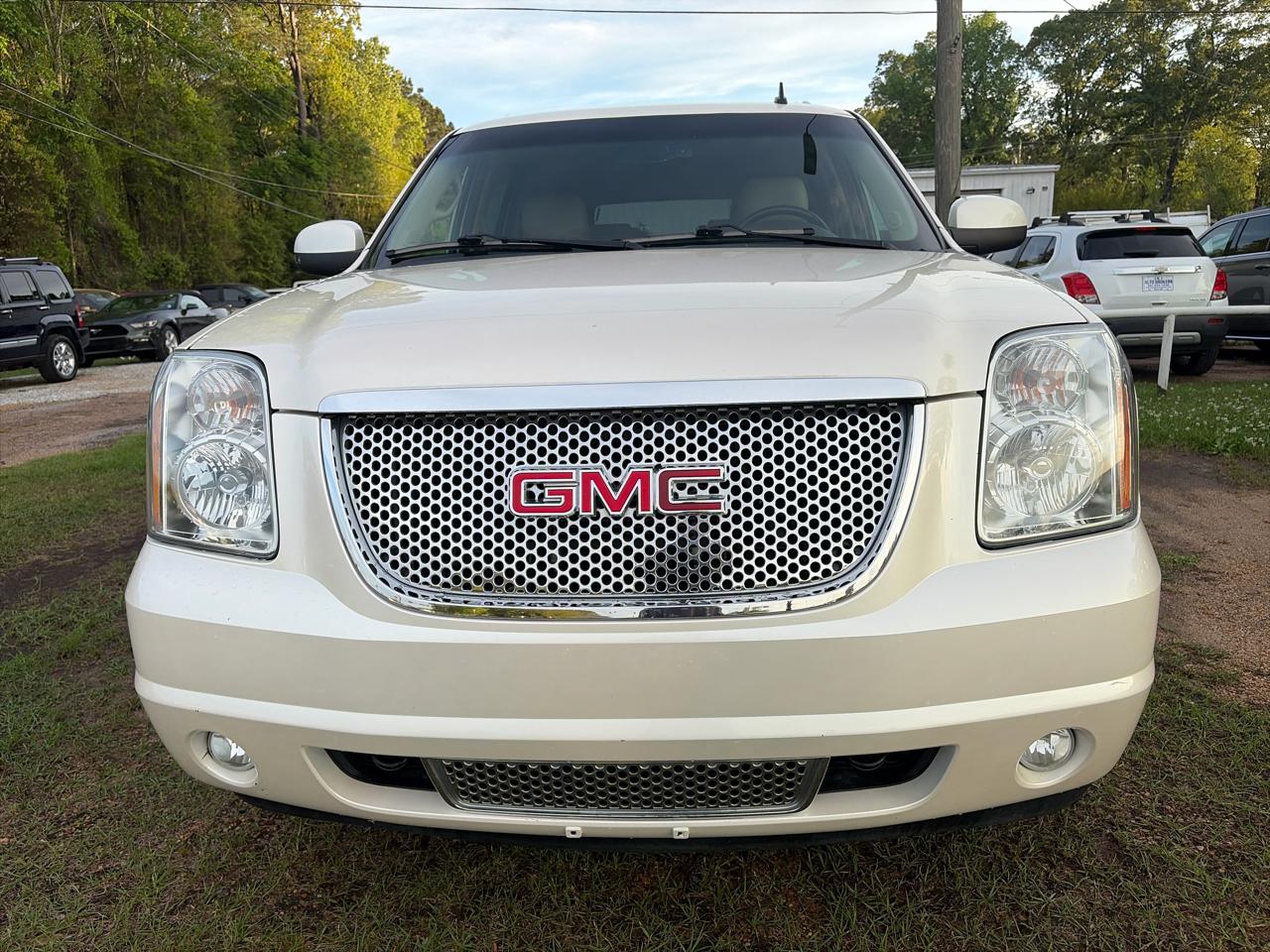 GMC Yukon Denali XL 4WD 2013
