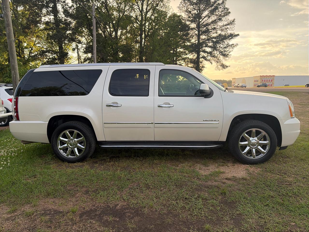 GMC Yukon Denali XL 4WD 2013