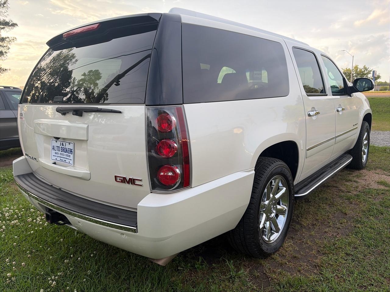 GMC Yukon Denali XL 4WD 2013