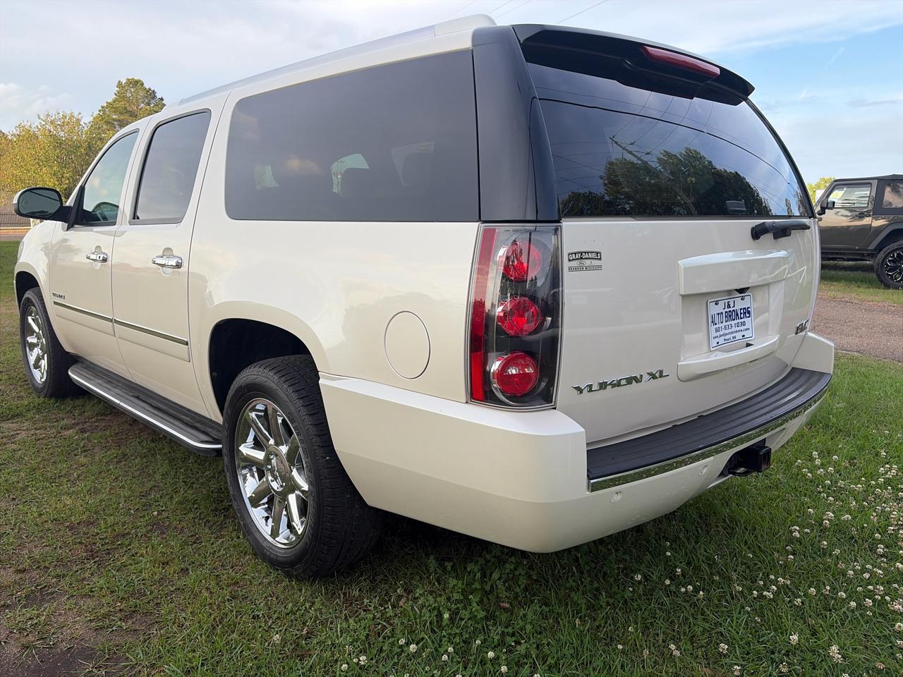 GMC Yukon Denali XL 4WD 2013