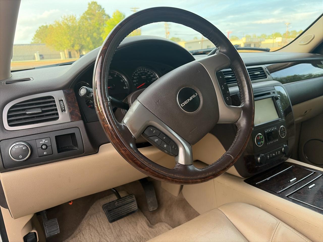 GMC Yukon Denali XL 4WD 2013