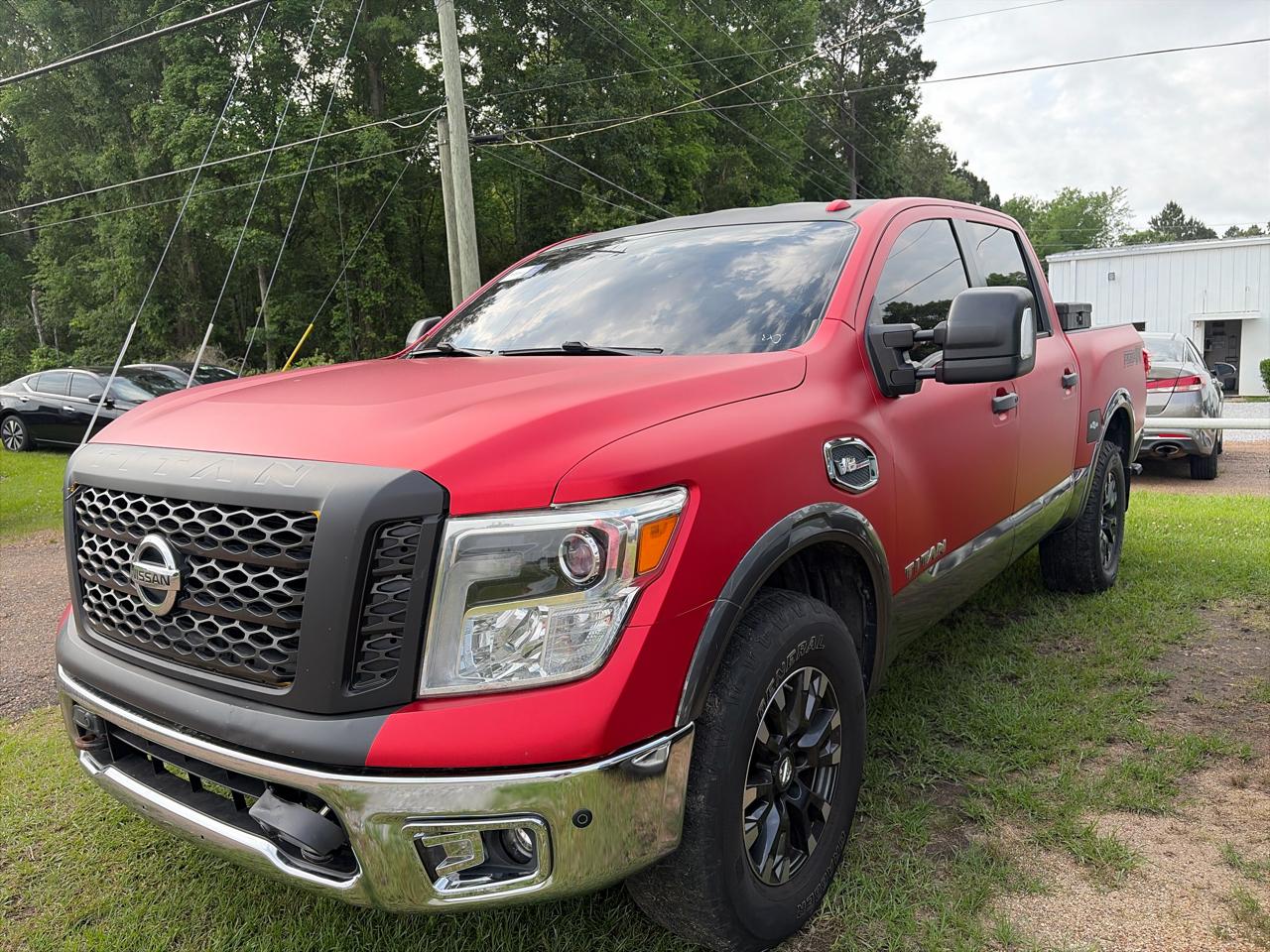 Nissan Titan Platinum Reserve Crew Cab 4WD 2017