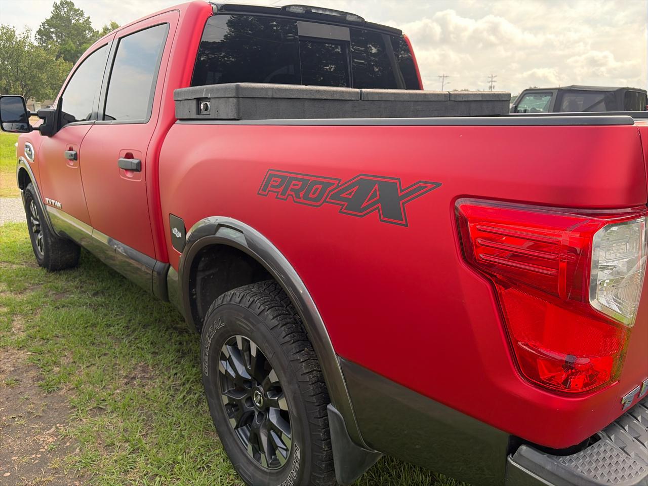 Nissan Titan Platinum Reserve Crew Cab 4WD 2017