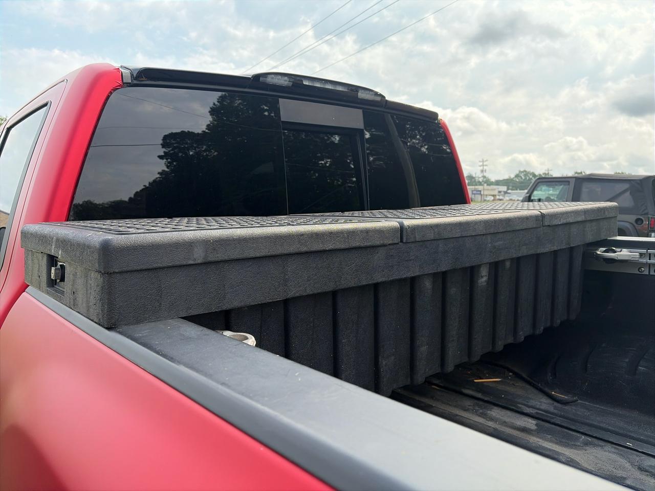 Nissan Titan Platinum Reserve Crew Cab 4WD 2017