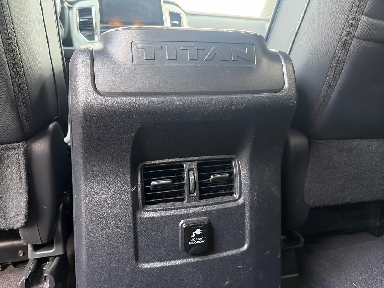Nissan Titan Platinum Reserve Crew Cab 4WD 2017