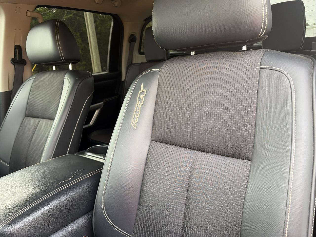 Nissan Titan Platinum Reserve Crew Cab 4WD 2017