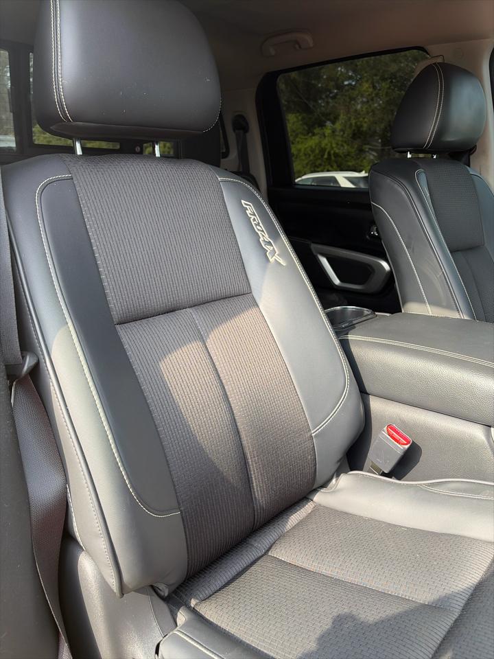 Nissan Titan Platinum Reserve Crew Cab 4WD 2017