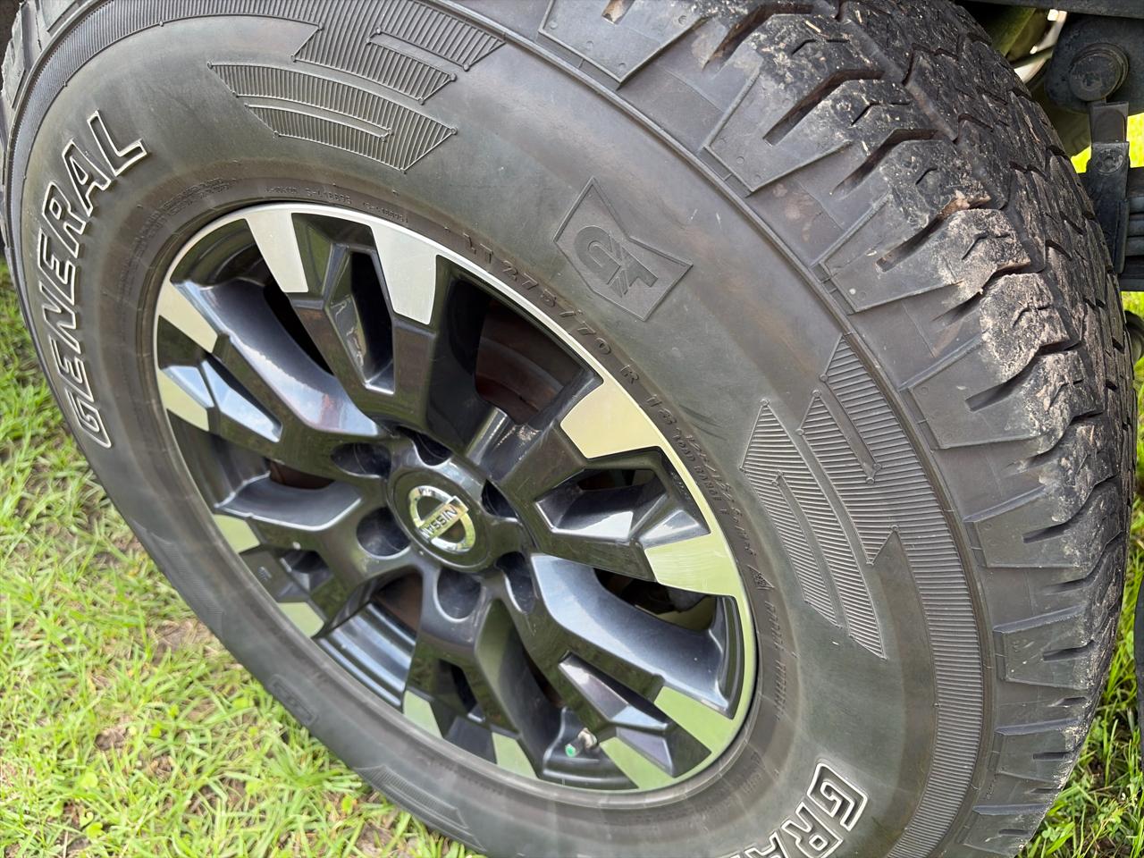 Nissan Titan Platinum Reserve Crew Cab 4WD 2017
