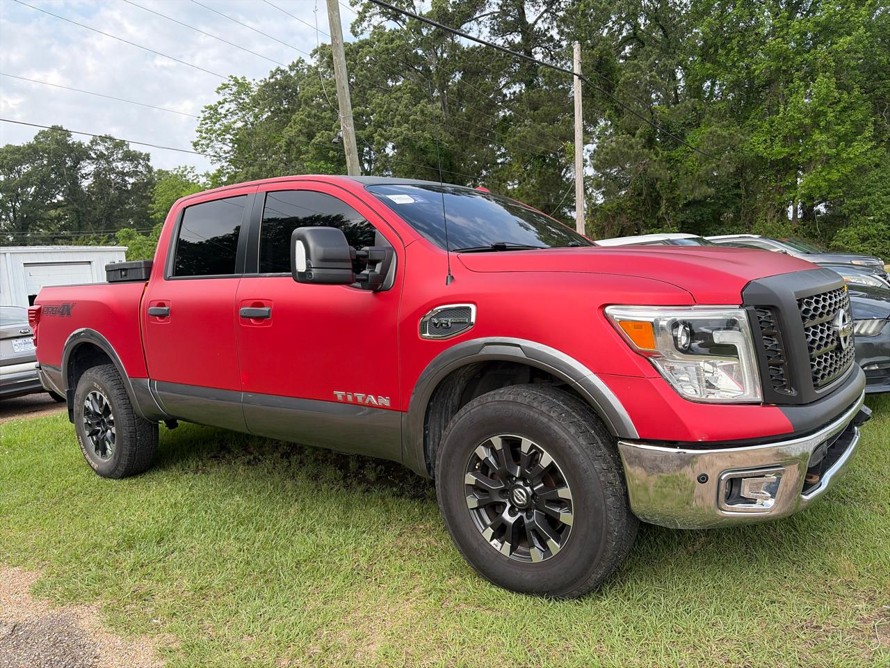 Nissan Titan Platinum Reserve Crew Cab 4WD 2017