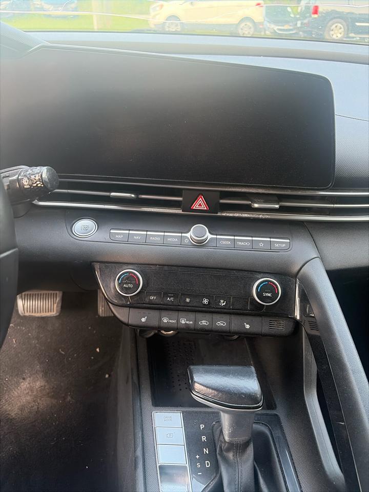 Hyundai Elantra Limited 2022