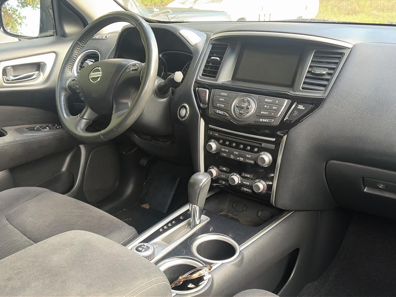 Nissan Pathfinder SV 4WD 2015