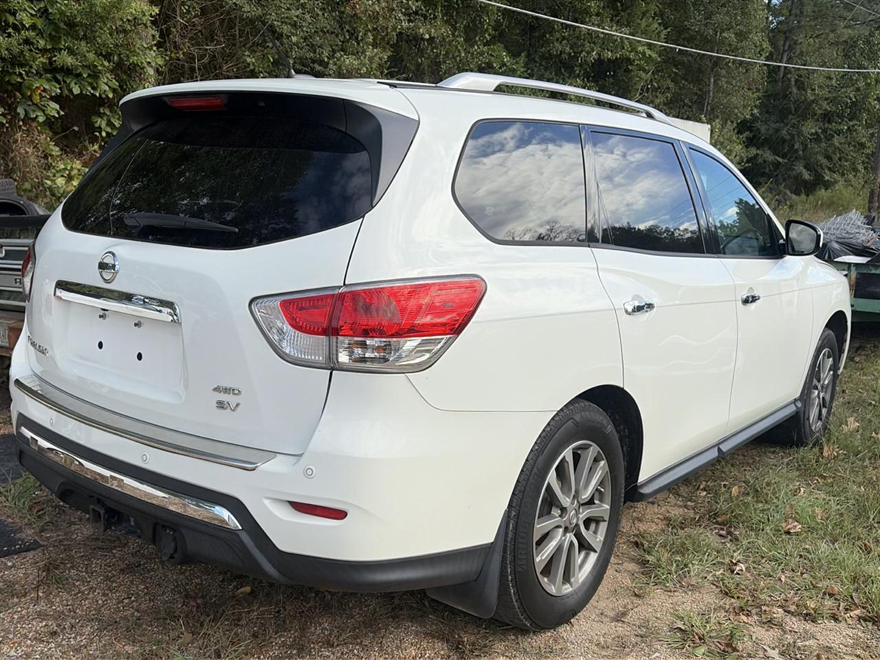 Nissan Pathfinder SV 4WD 2015