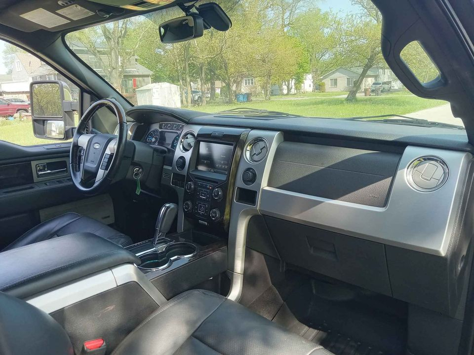 2014 Ford F-150 Platinum photo 12
