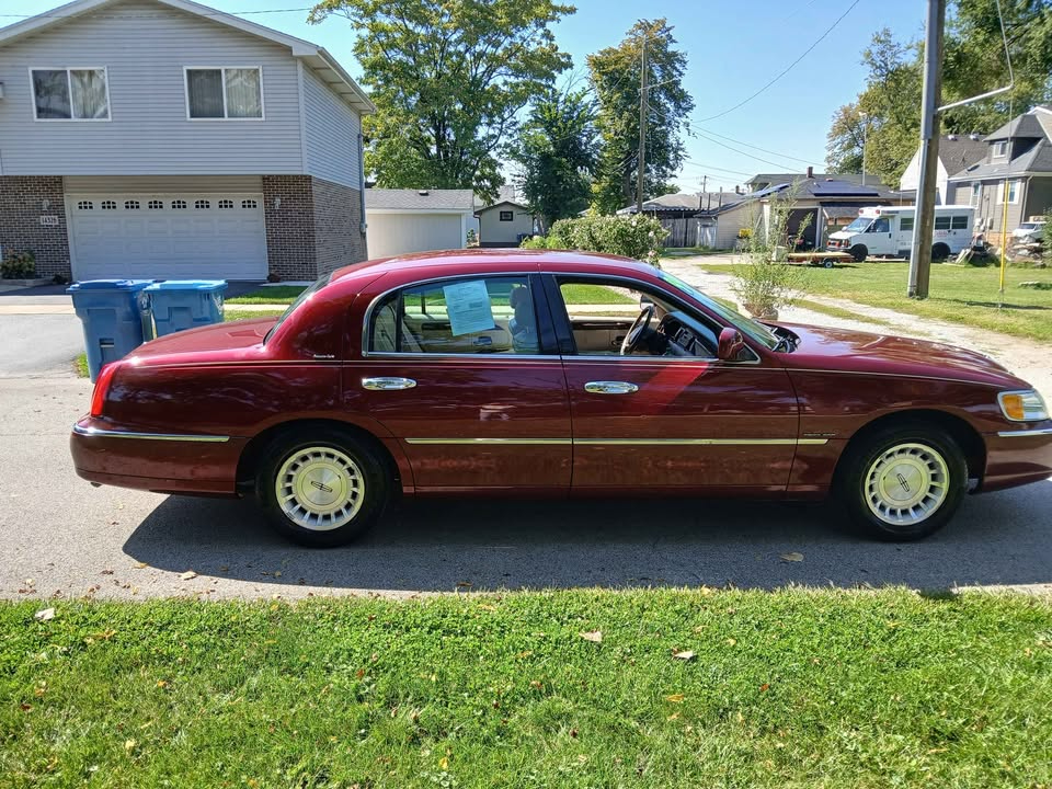Lincoln Town Car 4dr Sdn Executive 1999 Lincoln Town Car 4dr Sdn Executive 1999