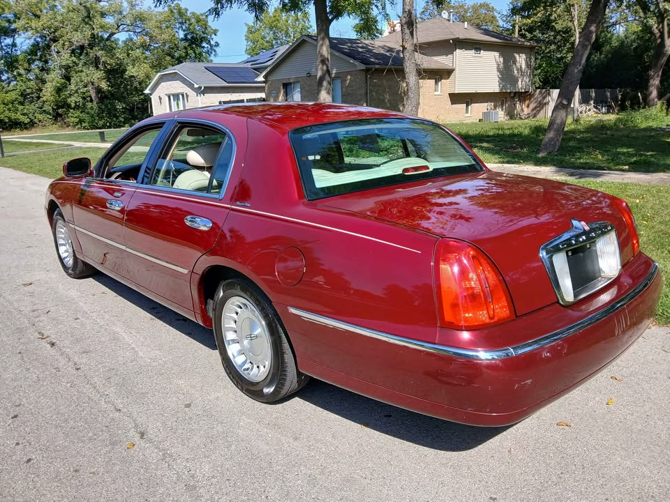 Lincoln Town Car 4dr Sdn Executive 1999 Lincoln Town Car 4dr Sdn Executive 1999