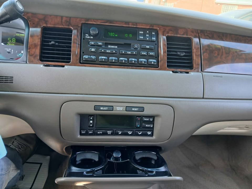 Lincoln Town Car 4dr Sdn Executive 1999 Lincoln Town Car 4dr Sdn Executive 1999