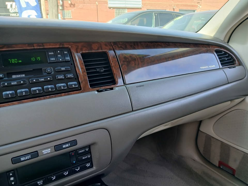 Lincoln Town Car 4dr Sdn Executive 1999 Lincoln Town Car 4dr Sdn Executive 1999