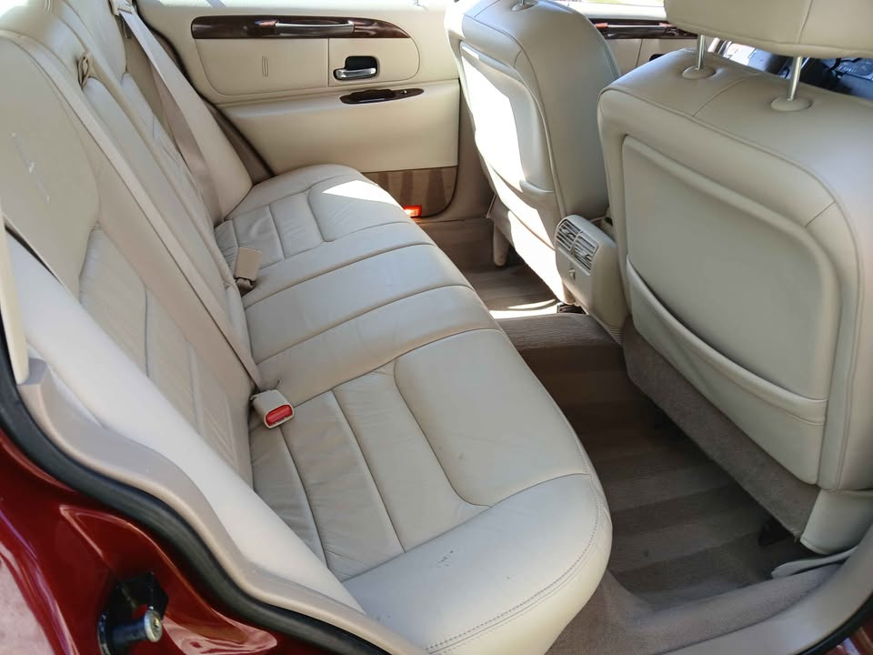 Lincoln Town Car 4dr Sdn Executive 1999 Lincoln Town Car 4dr Sdn Executive 1999