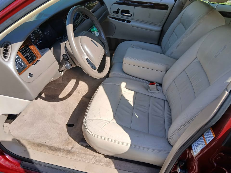 Lincoln Town Car 4dr Sdn Executive 1999 Lincoln Town Car 4dr Sdn Executive 1999