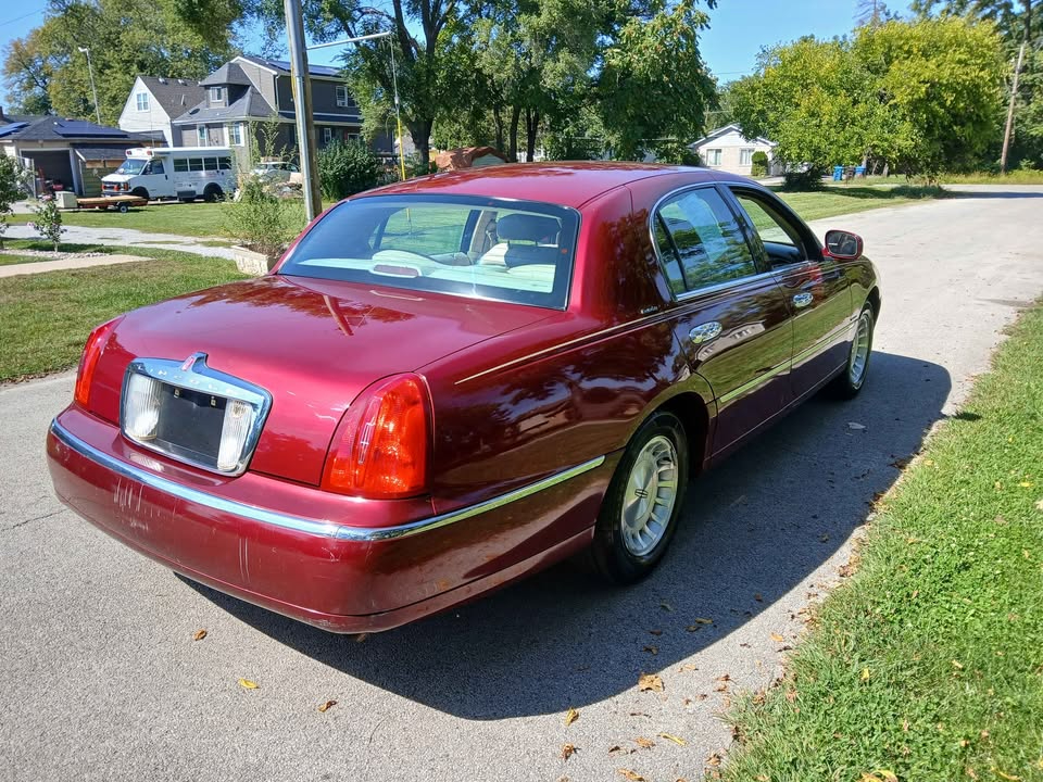Lincoln Town Car 4dr Sdn Executive 1999