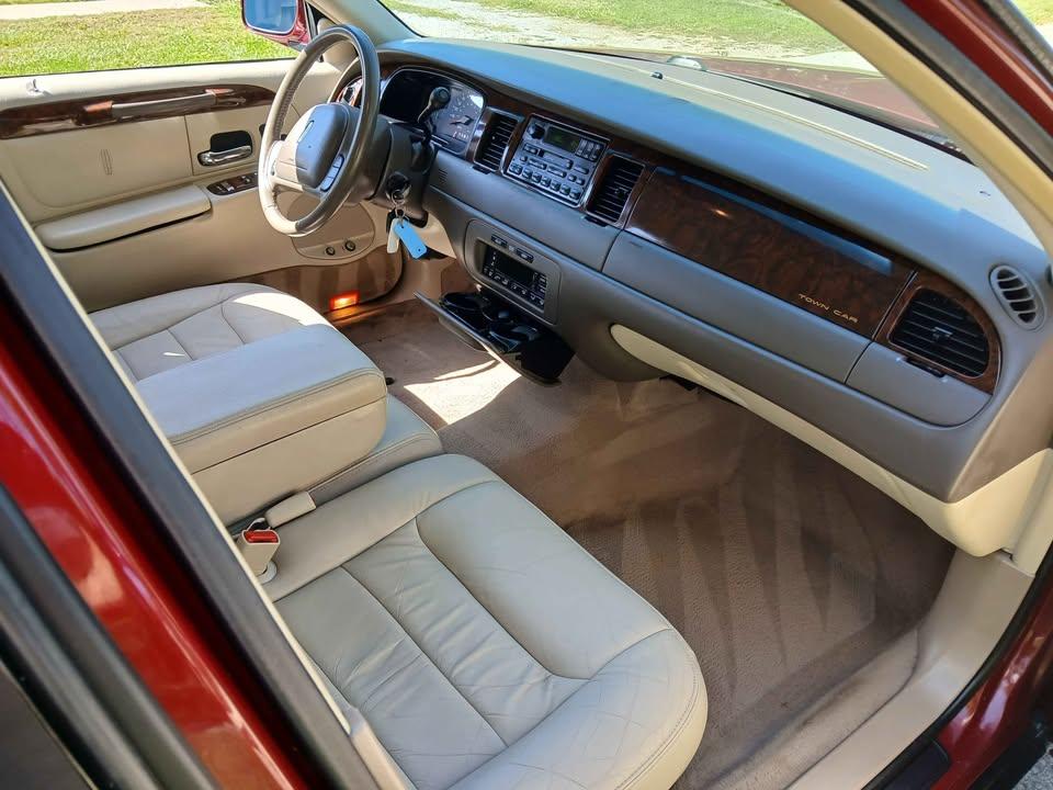 Lincoln Town Car 4dr Sdn Executive 1999