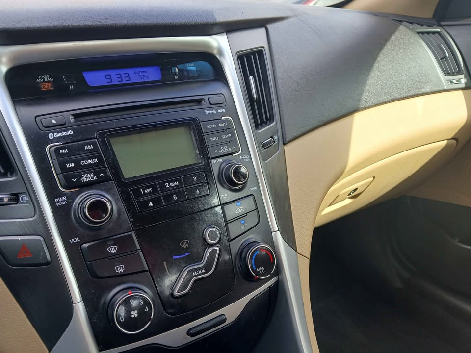 Hyundai Sonata 4dr Sdn 2.4L Auto GLS 2011