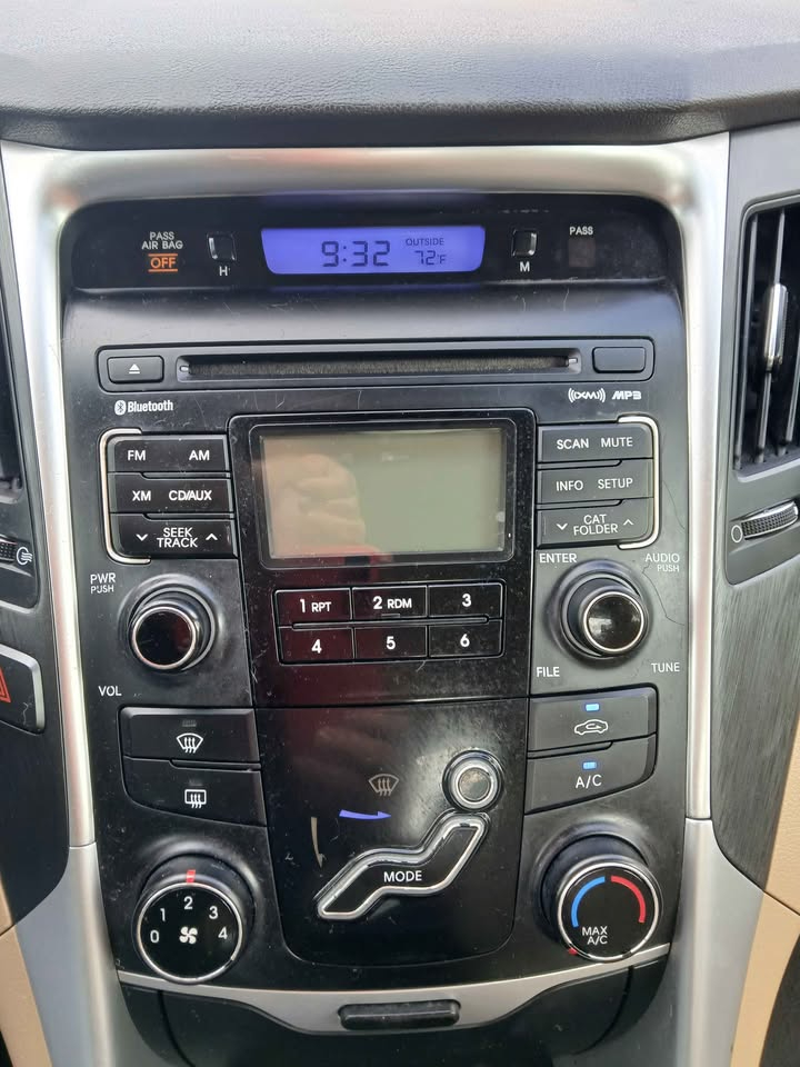 Hyundai Sonata 4dr Sdn 2.4L Auto GLS 2011