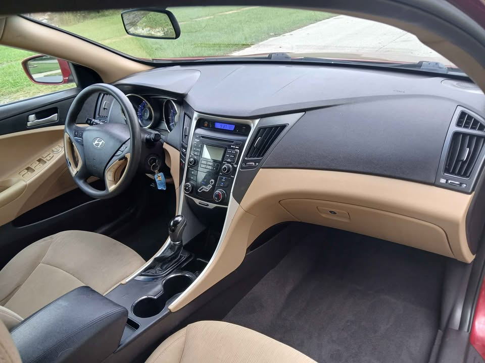 Hyundai Sonata 4dr Sdn 2.4L Auto GLS 2011