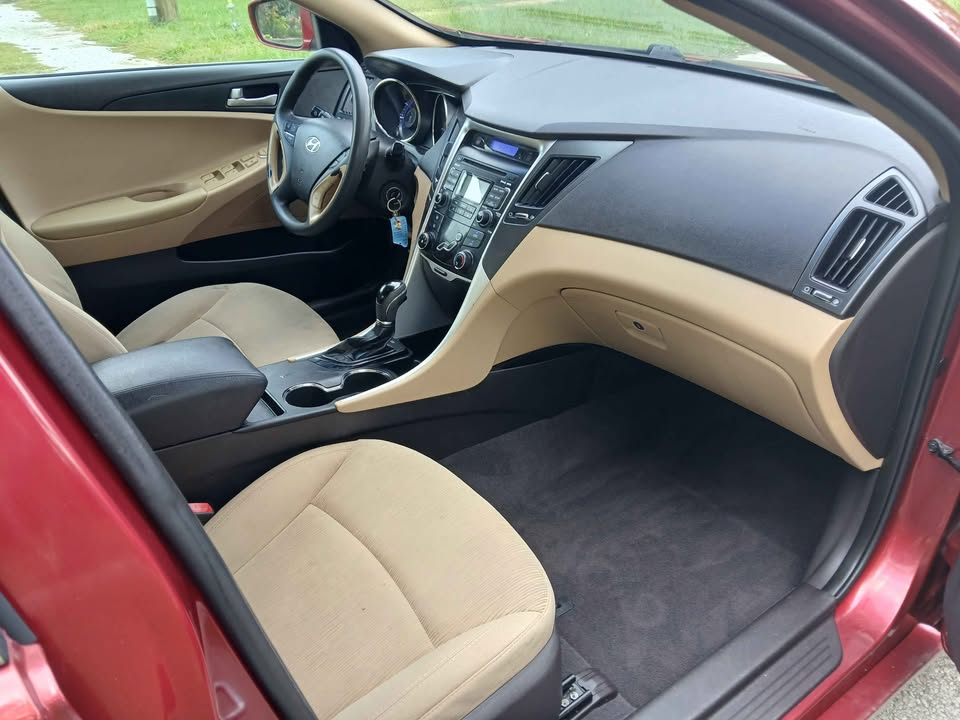 Hyundai Sonata 4dr Sdn 2.4L Auto GLS 2011