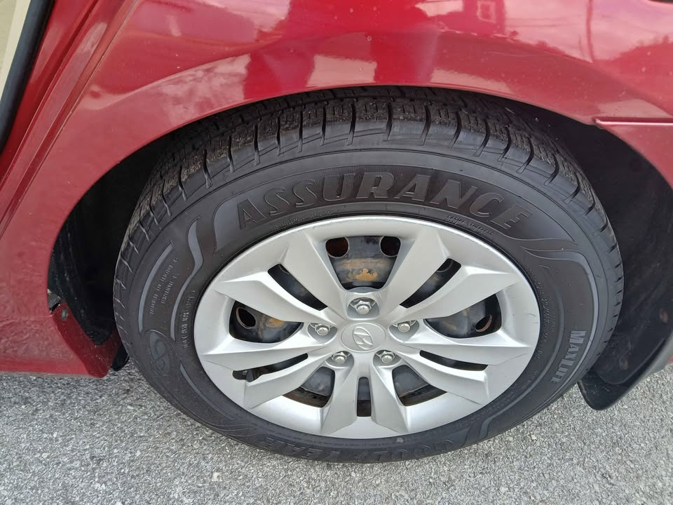 Hyundai Sonata 4dr Sdn 2.4L Auto GLS 2011