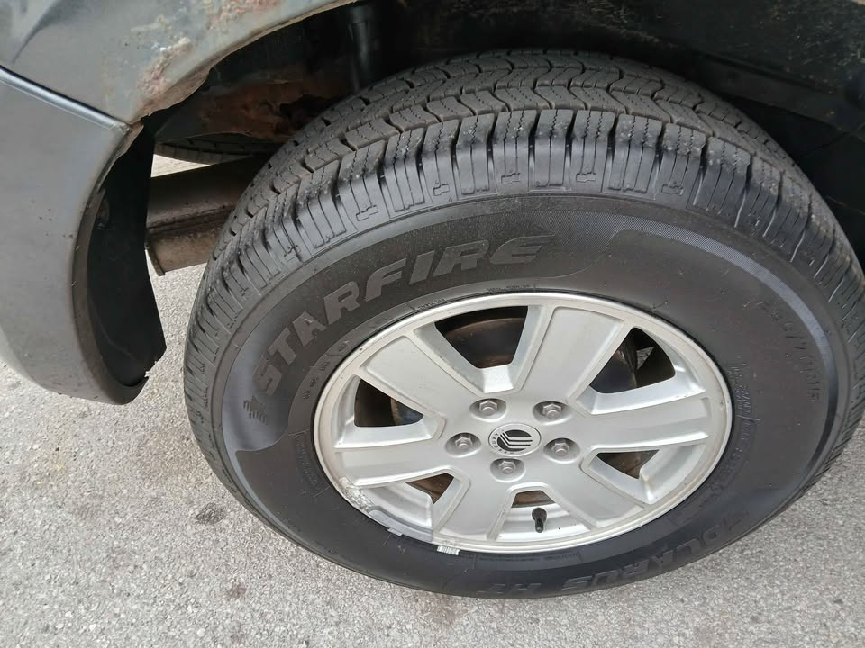 Mercury Mariner FWD 4dr 2010 Mercury Mariner FWD 4dr 2010