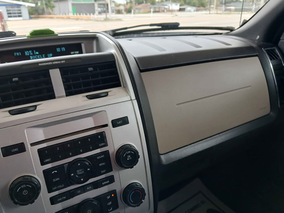 Mercury Mariner FWD 4dr 2010 Mercury Mariner FWD 4dr 2010