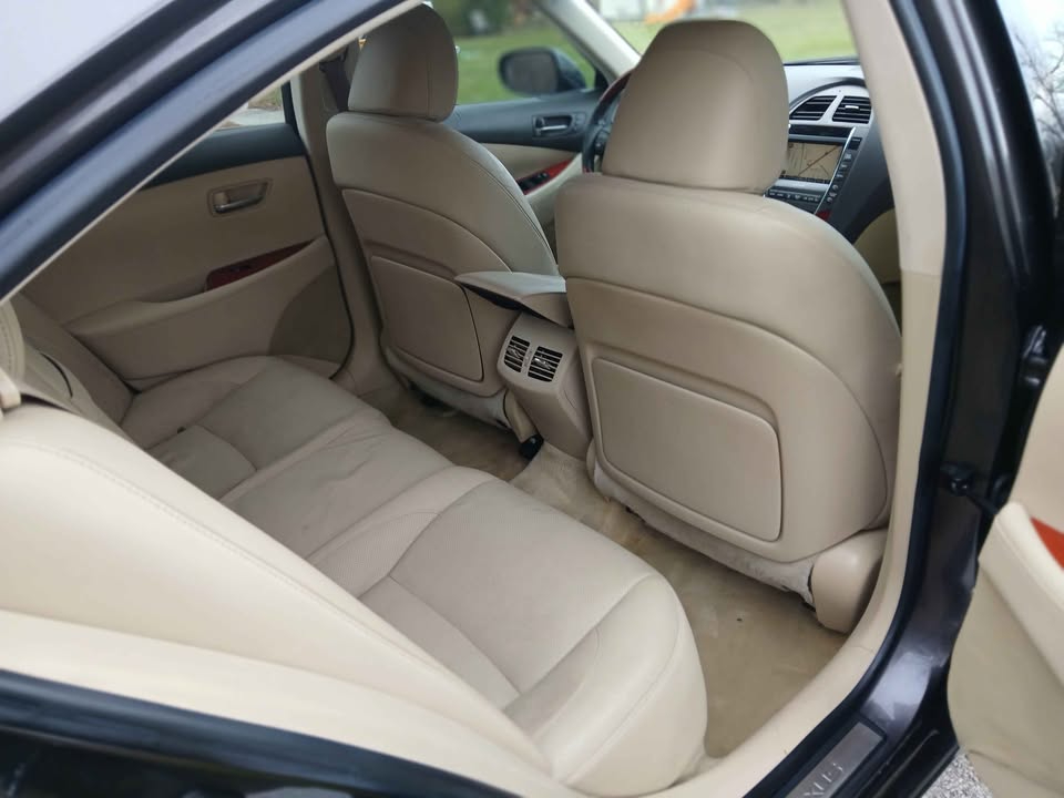 Lexus ES 350 4D Luxury Sedan 2009