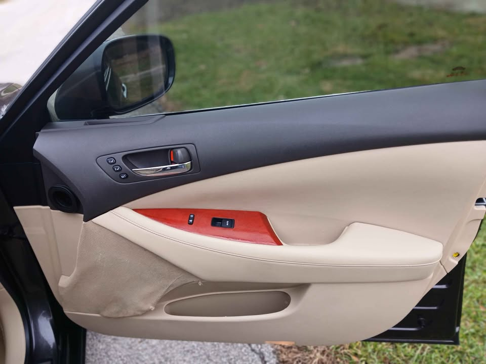 Lexus ES 350 4D Luxury Sedan 2009