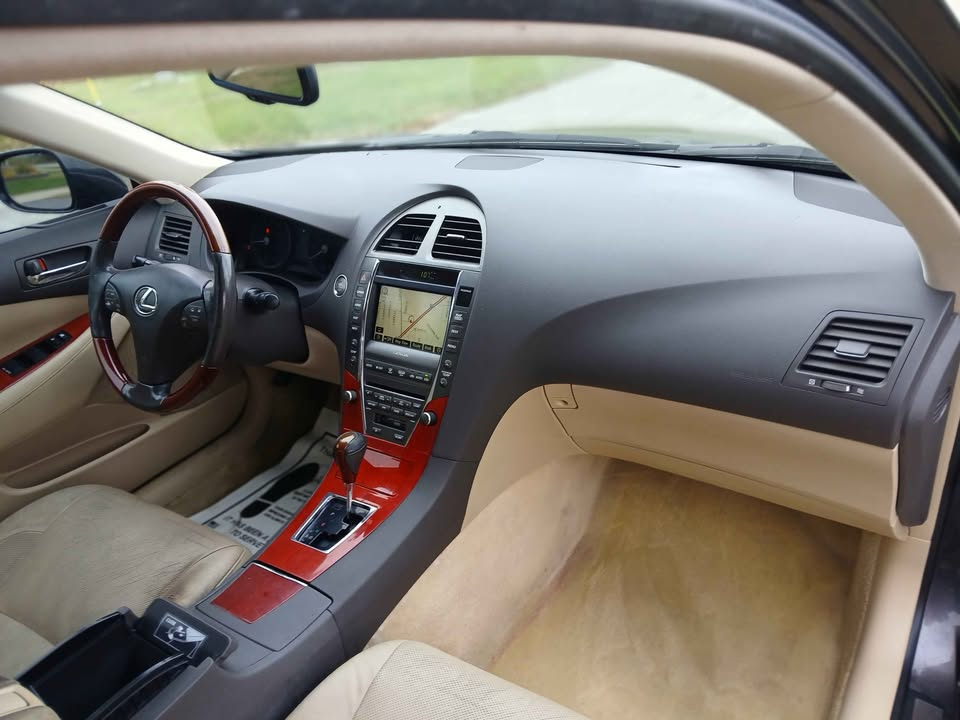 Lexus ES 350 4D Luxury Sedan 2009