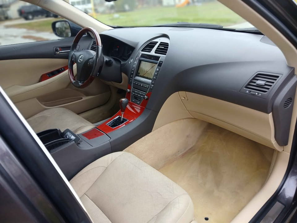 Lexus ES 350 4D Luxury Sedan 2009