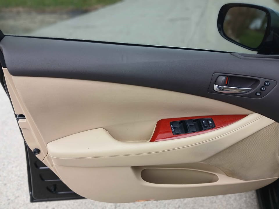 Lexus ES 350 4D Luxury Sedan 2009