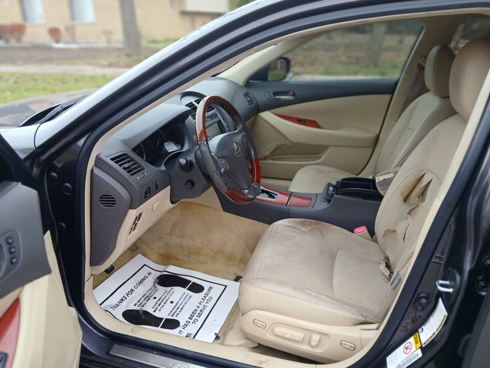 Lexus ES 350 4D Luxury Sedan 2009