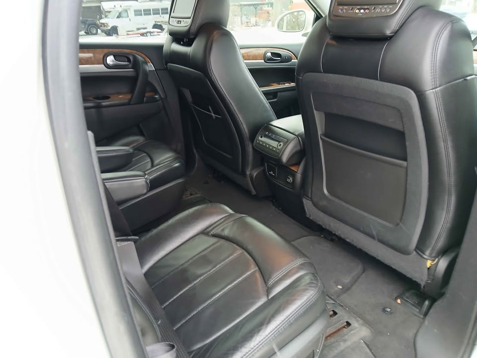 Buick Enclave AWD 4dr CXL-2 2011