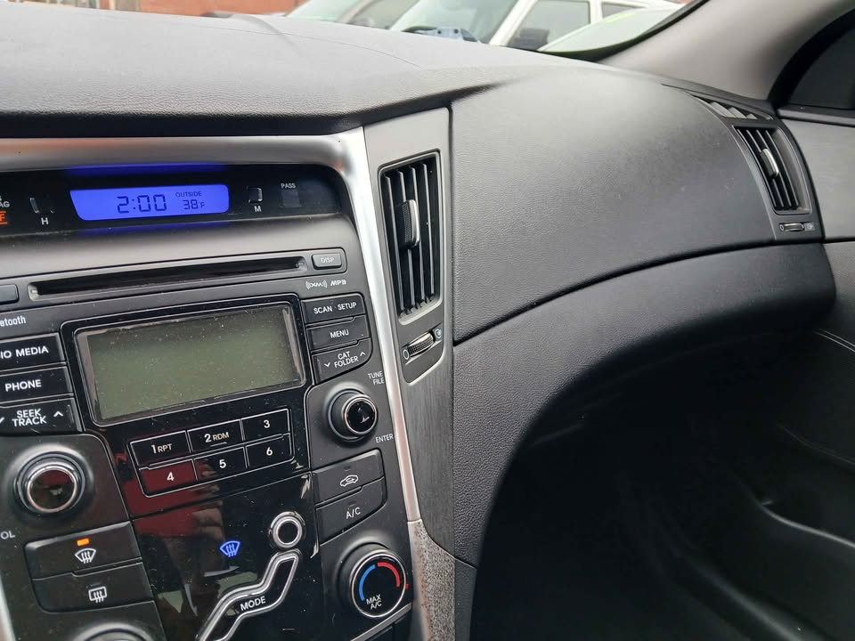 Hyundai Sonata 4dr Sdn 2.4L Auto SE 2013